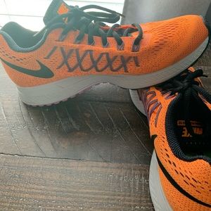 Women’s/ Size 8/ Nike running shoes/worn only a few times